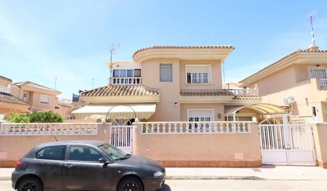 Begagnad - Villa - Torrevieja - Los Balcones