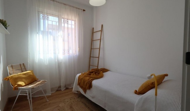 Resale - Apartment - Orihuela Costa - La Zenia