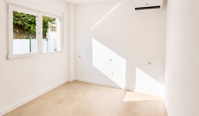 Resale - Villa - El Campello