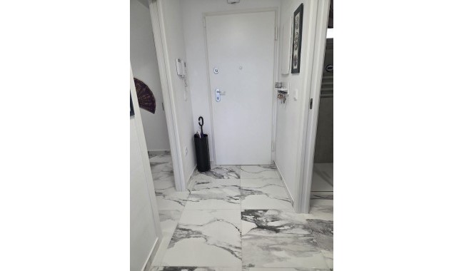 Resale - Apartment - Villamartín