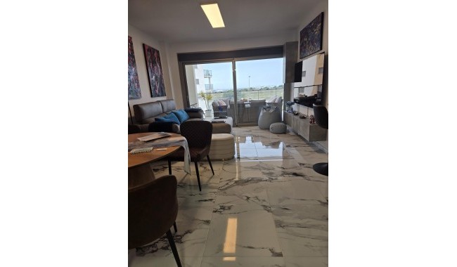 Resale - Apartment - Villamartín