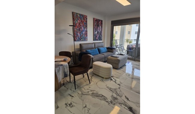 Resale - Apartment - Villamartín