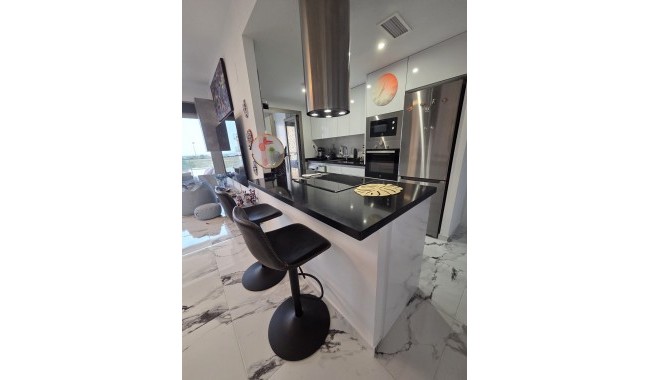 Resale - Apartment - Villamartín