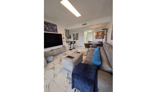 Resale - Apartment - Villamartín