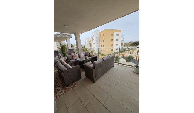 Resale - Apartment - Villamartín