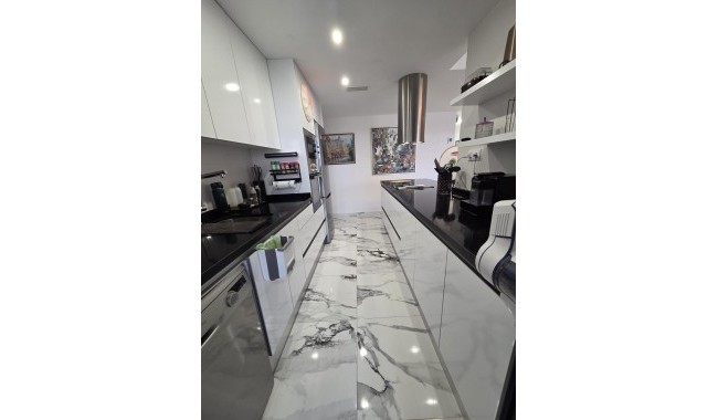 Resale - Apartment - Villamartín