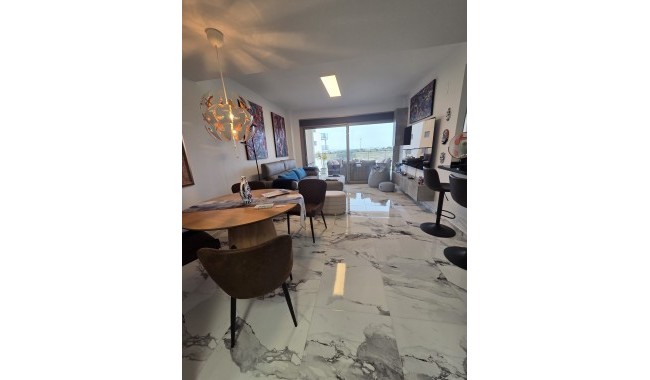 Resale - Apartment - Villamartín