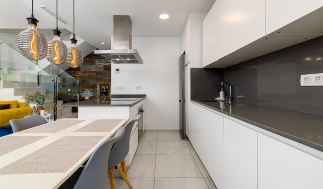 Resale - Townhouse - Villamartín - Orihuela costa