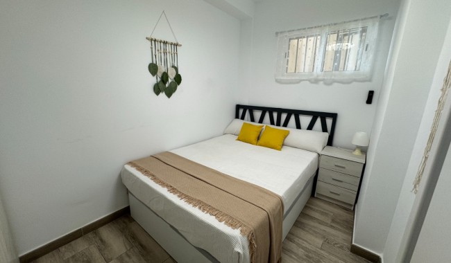 Sprzedaż - Apartament - Guardamar - Pinomar