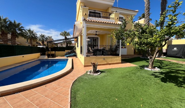 Resale - Villa - Orihuela Costa - Los Dolses