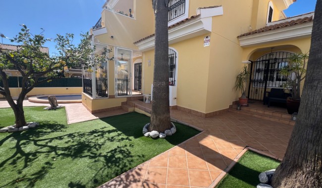 Resale - Villa - Orihuela Costa - Los Dolses