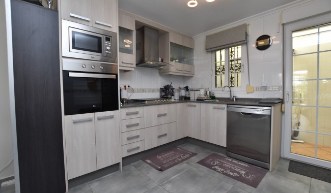 Resale - Villa - Orihuela Costa - Los Dolses