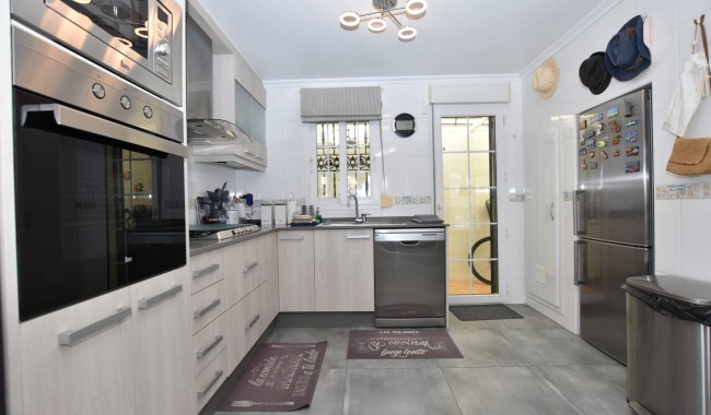 Resale - Villa - Orihuela Costa - Los Dolses