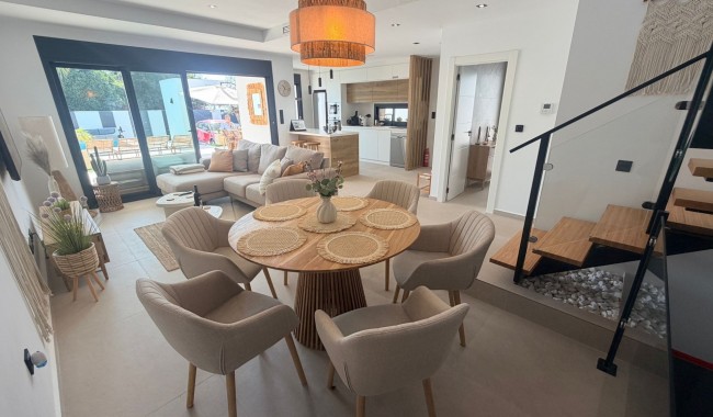 Resale - Villa - Dolores
