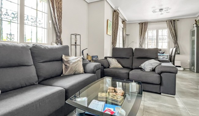 Resale - Villa - Orihuela Costa - Los Dolses