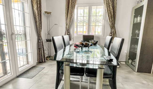 Resale - Villa - Orihuela Costa - Los Dolses