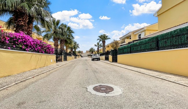 Resale - Villa - Orihuela Costa - Los Dolses