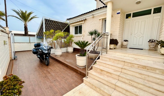 Begagnad - Villa - Torrevieja - La Mata