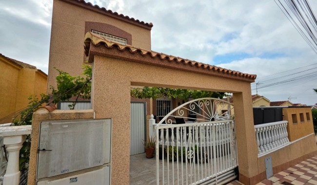 Begagnad - Villa - La Marina - La Marina Urb