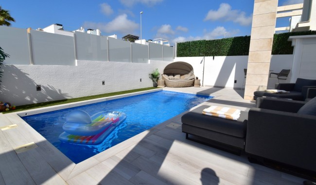 Begagnad - Villa - Orihuela Costa - Lomas de Cabo Roig