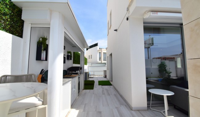 Begagnad - Villa - Orihuela Costa - Lomas de Cabo Roig