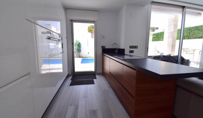 Begagnad - Villa - Orihuela Costa - Lomas de Cabo Roig