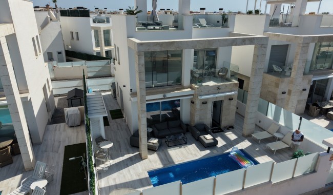 Begagnad - Villa - Orihuela Costa - Lomas de Cabo Roig