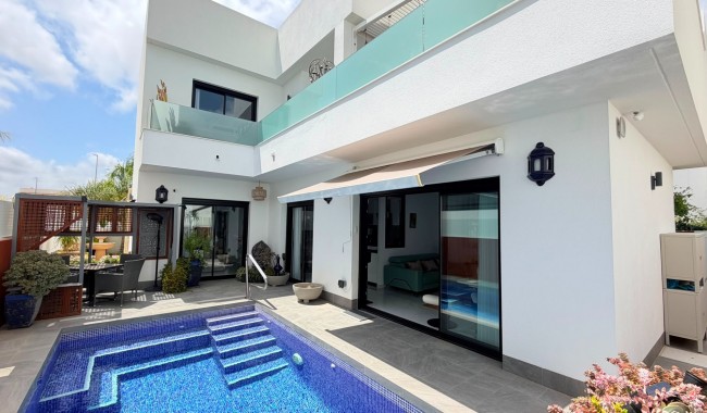 Villa - Resale - Los Montesinos - La Herrada