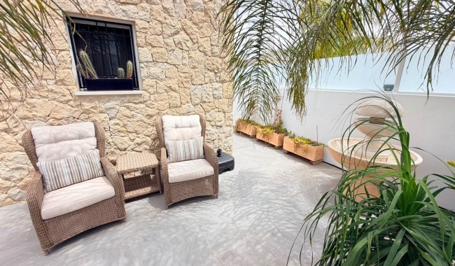 Resale - Villa - Los Montesinos - La Herrada
