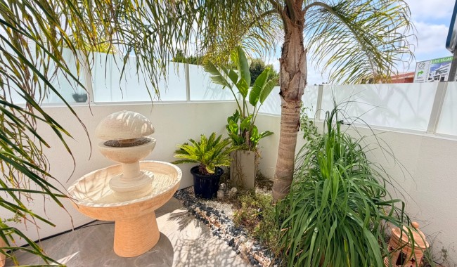 Resale - Villa - Los Montesinos - La Herrada
