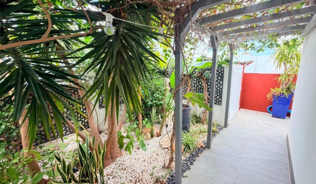 Resale - Villa - Los Montesinos - La Herrada