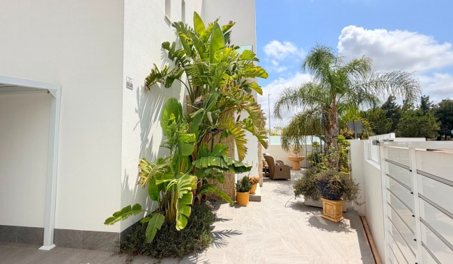 Resale - Villa - Los Montesinos - La Herrada