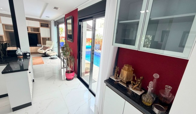 Resale - Villa - Los Montesinos - La Herrada