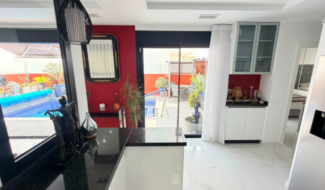 Resale - Villa - Los Montesinos - La Herrada