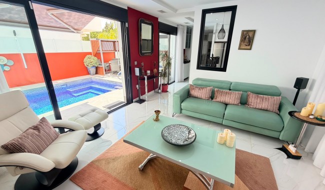 Resale - Villa - Los Montesinos - La Herrada