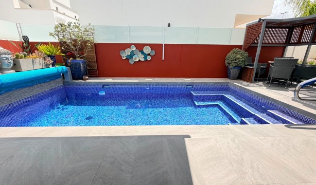 Resale - Villa - Los Montesinos - La Herrada