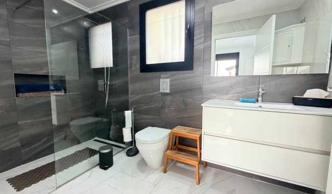 Resale - Villa - Los Montesinos - La Herrada