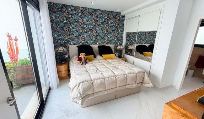 Resale - Villa - Los Montesinos - La Herrada