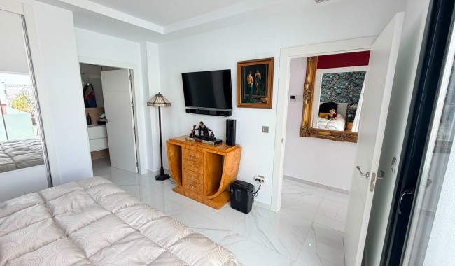 Resale - Villa - Los Montesinos - La Herrada