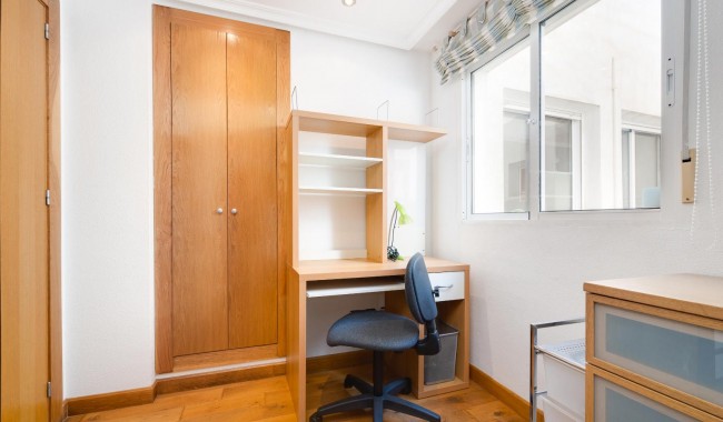 Resale - Apartment - Torrevieja - Playa de La Acequion