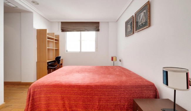 Resale - Apartment - Torrevieja - Playa de La Acequion