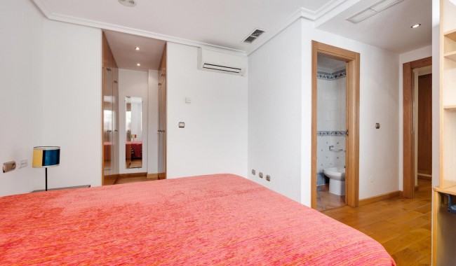 Resale - Apartment - Torrevieja - Playa de La Acequion