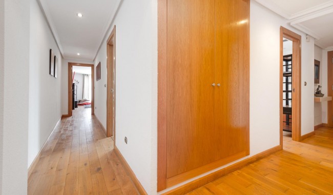 Resale - Apartment - Torrevieja - Playa de La Acequion