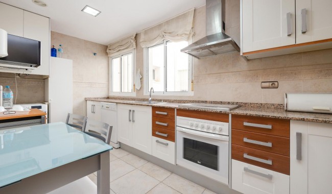 Resale - Apartment - Torrevieja - Playa de La Acequion