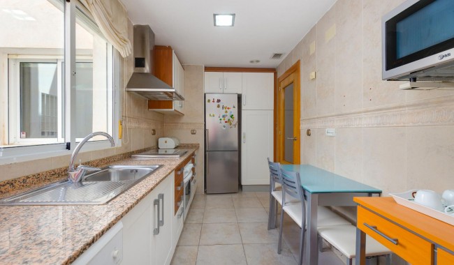 Resale - Apartment - Torrevieja - Playa de La Acequion