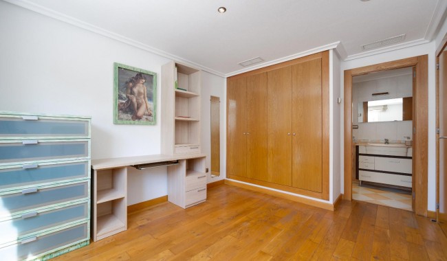 Resale - Apartment - Torrevieja - Playa de La Acequion