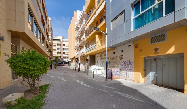 Resale - Apartment - Torrevieja - Playa de La Acequion