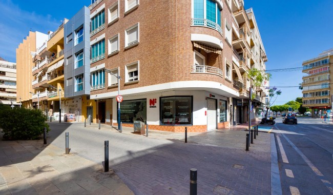 Resale - Apartment - Torrevieja - Playa de La Acequion