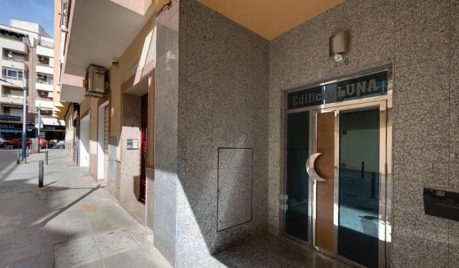 Resale - Apartment - Torrevieja - Playa de La Acequion