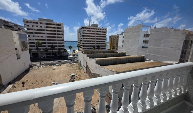 Resale - Apartment - Torrevieja - Acequion